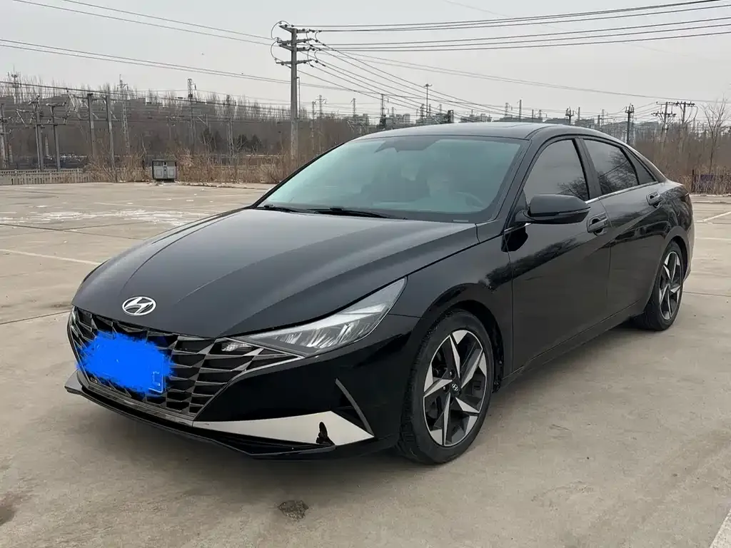 Hyundai Elantra — фото 1