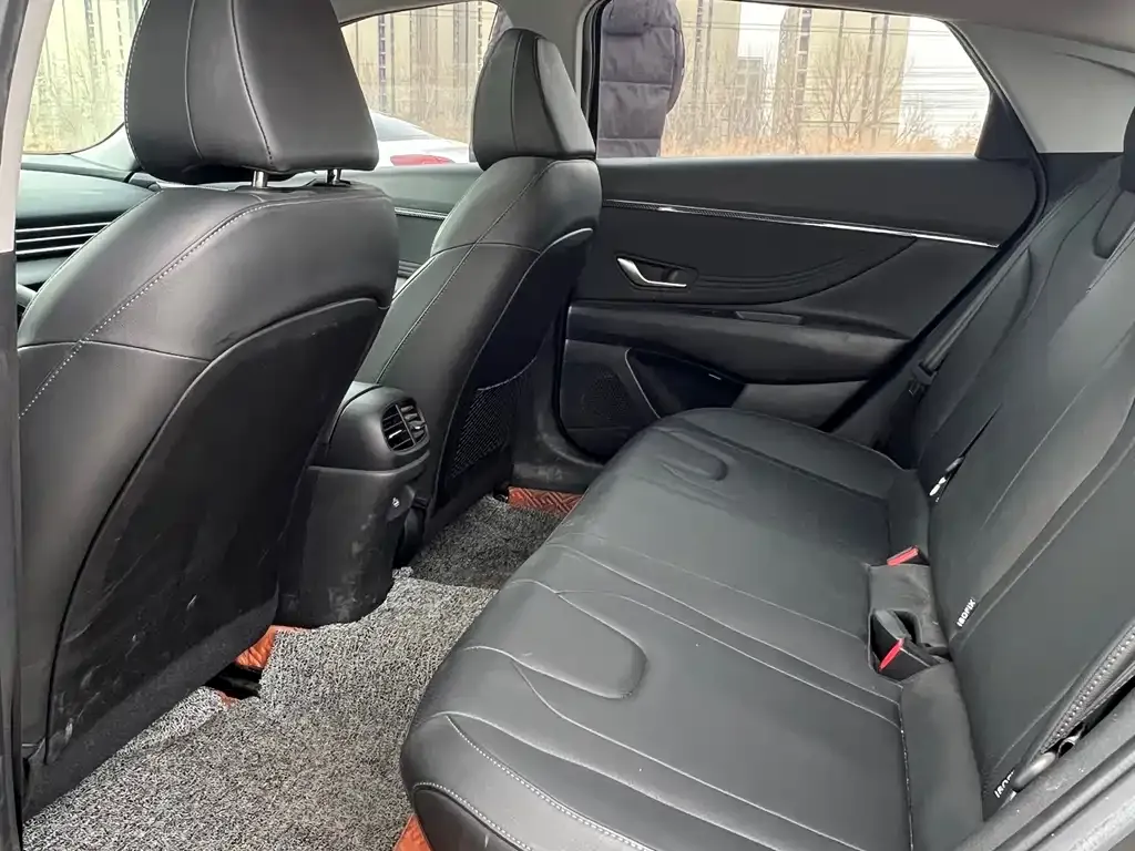 Hyundai Elantra — фото 5