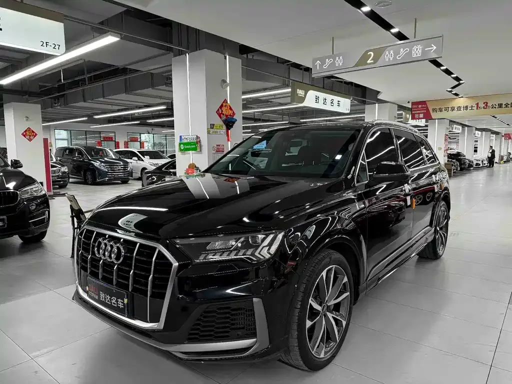 Audi Q7 — фото 1