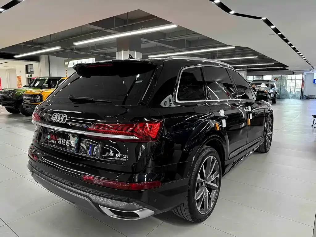 Audi Q7 — фото 6