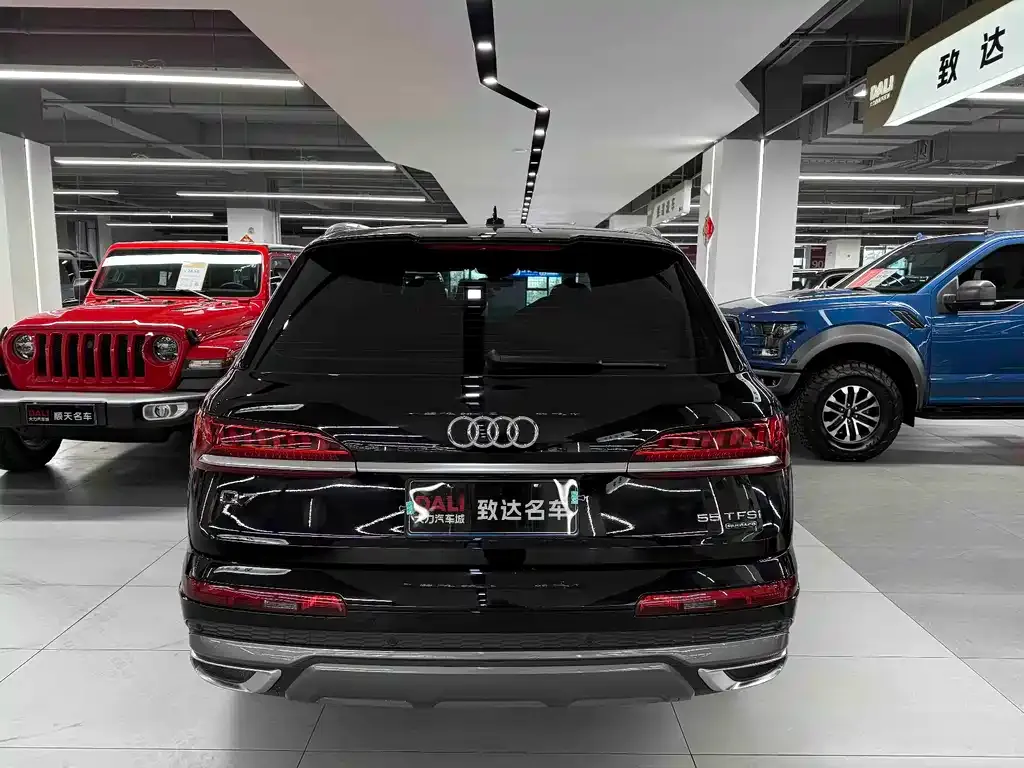 Audi Q7 — фото 9
