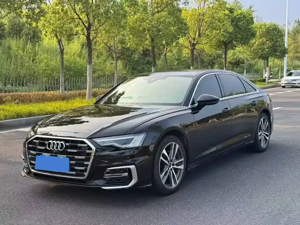 Audi A6L — фото 1