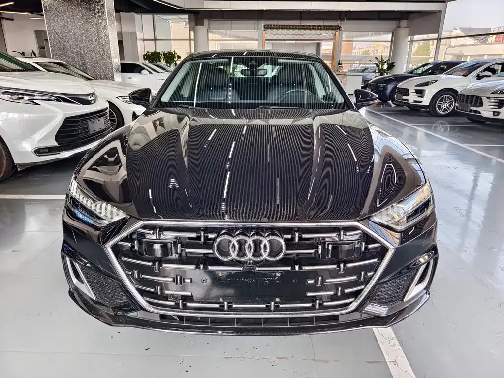 Audi A7L — фото 1
