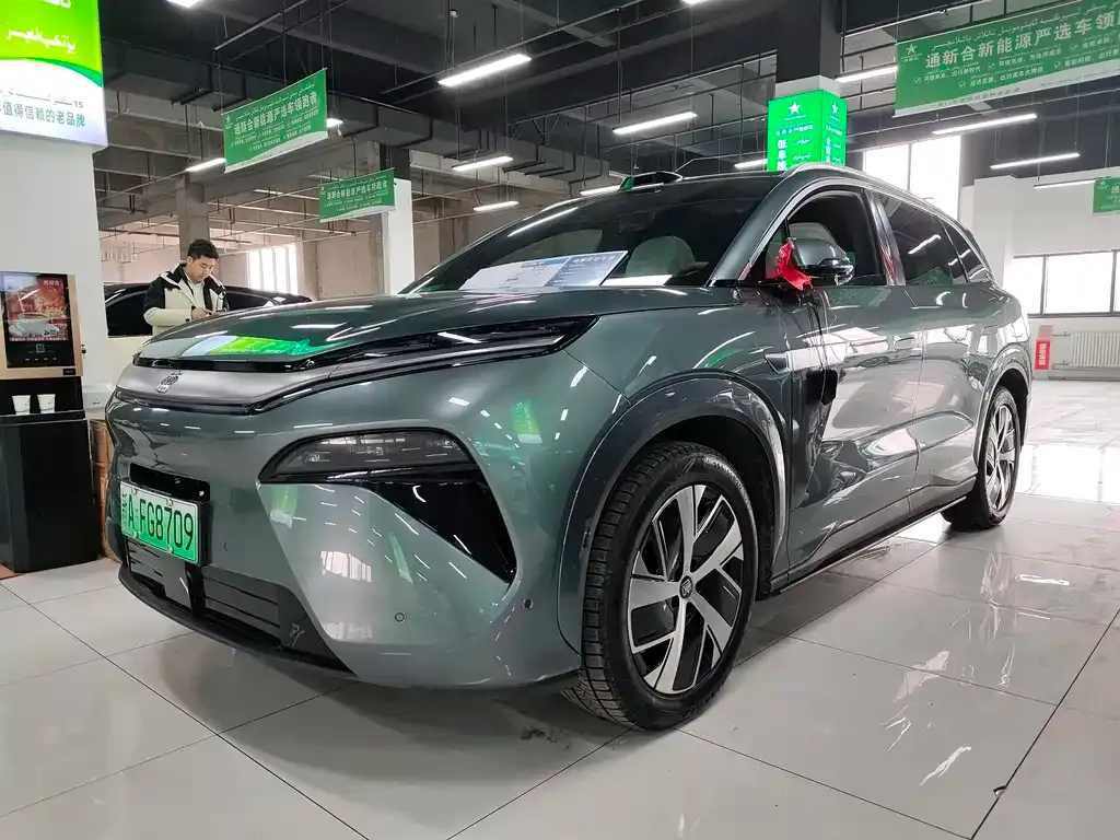 BYD Tang L — фото 1