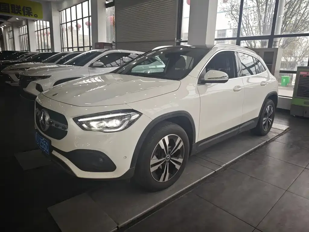 Mercedes-Benz GLA — фото 1