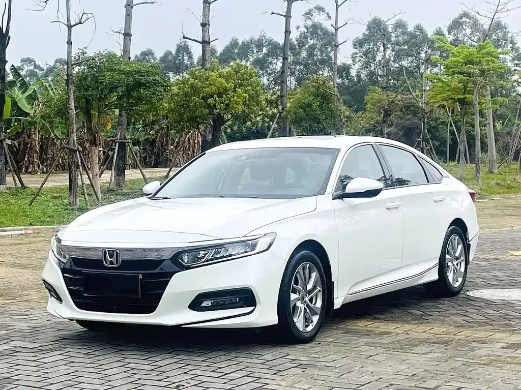 Honda Accord — фото 1
