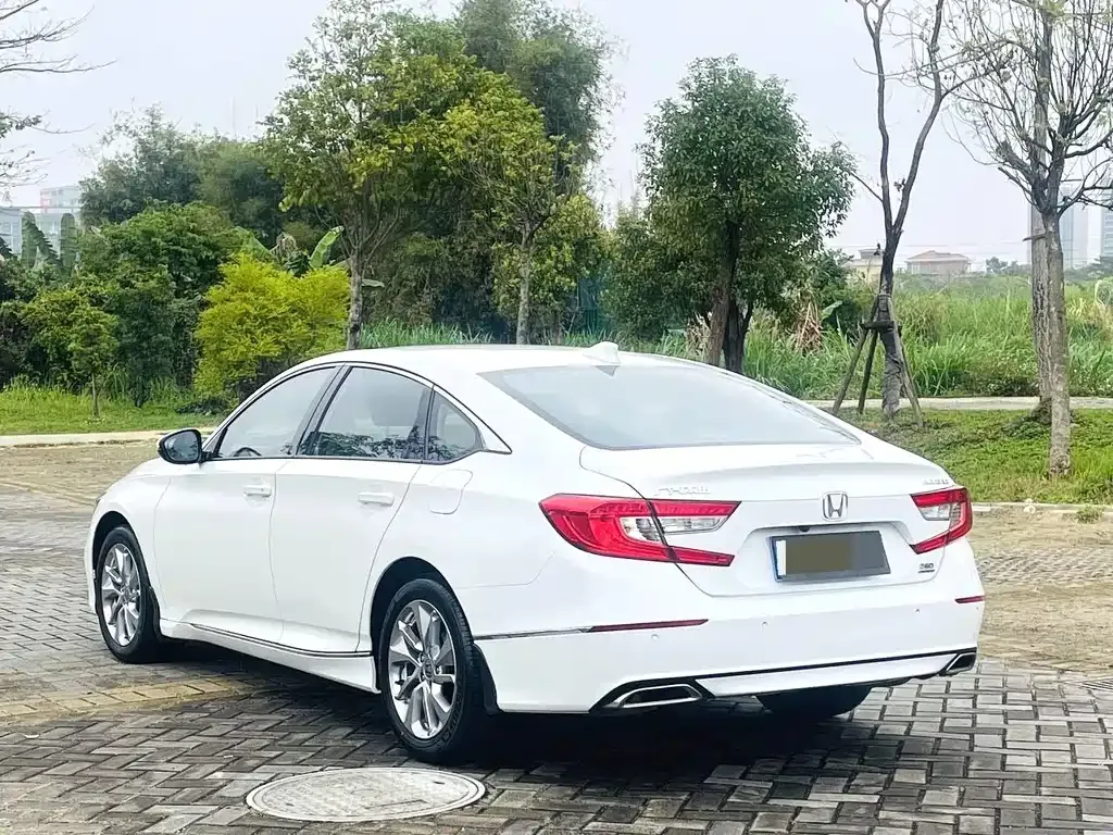 Honda Accord — фото 8