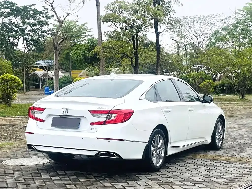 Honda Accord — фото 9