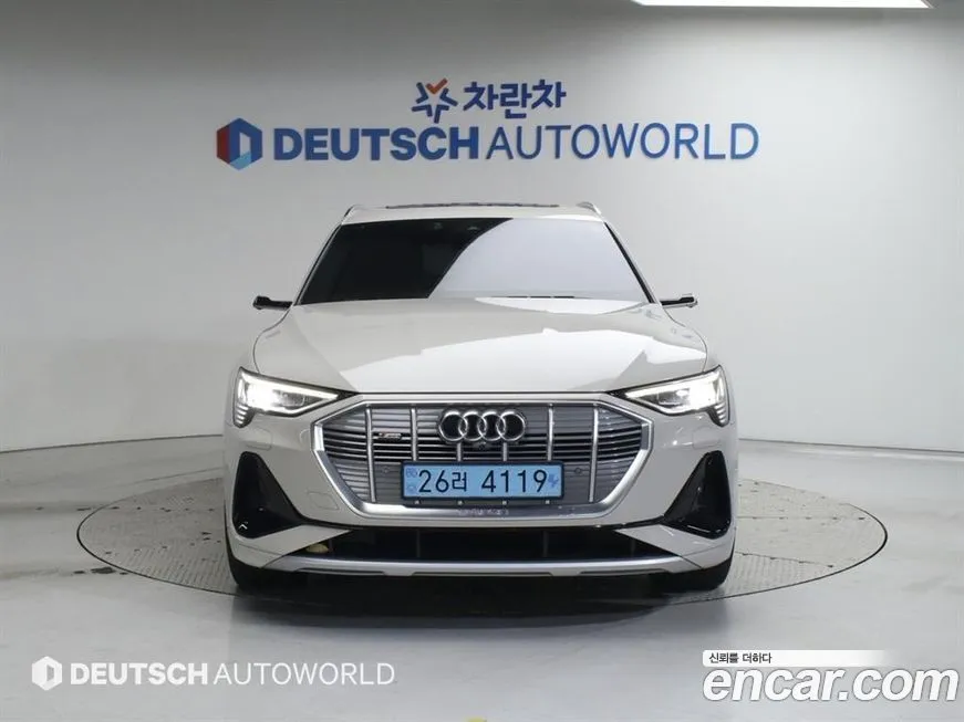 Audi e-tron — фото 2