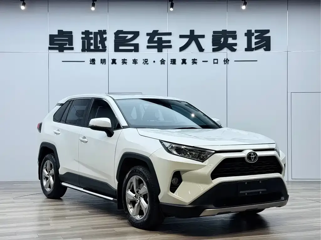 Toyota RAV4 — фото 1