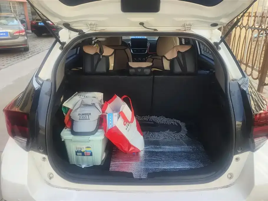Toyota Yaris L — фото 4