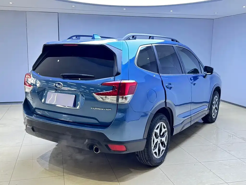 Subaru Forester — фото 8