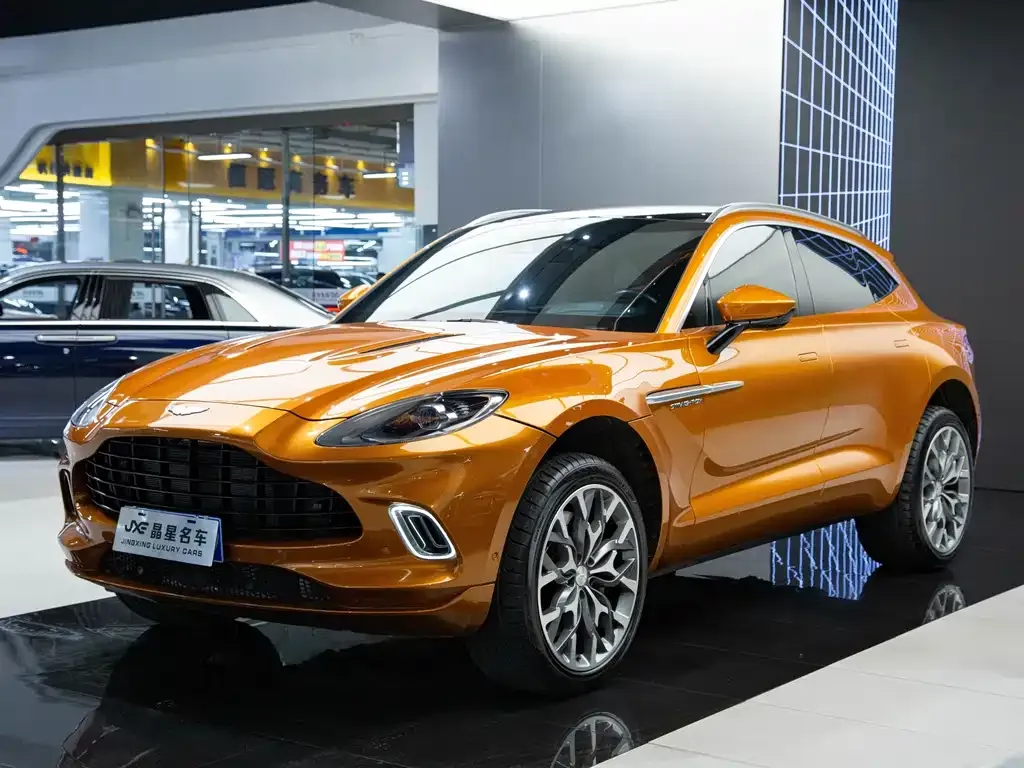 Aston Martin DBX — фото 1