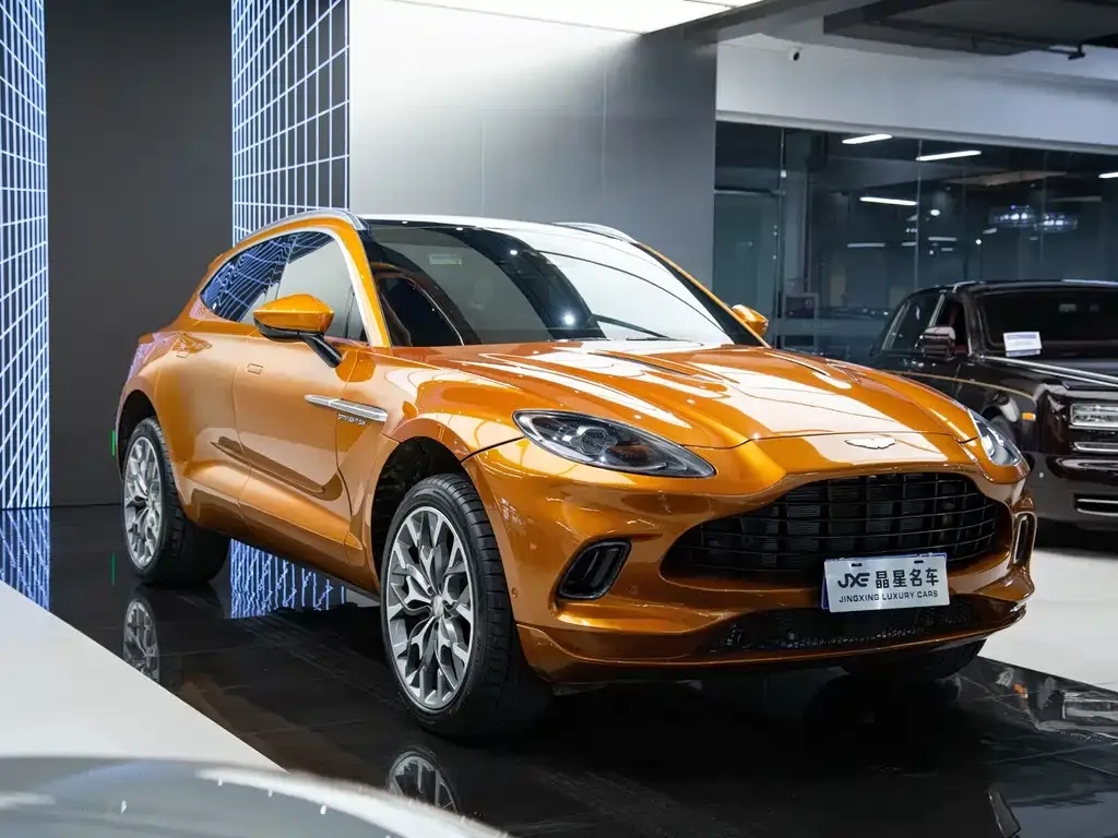 Aston Martin DBX — фото 9