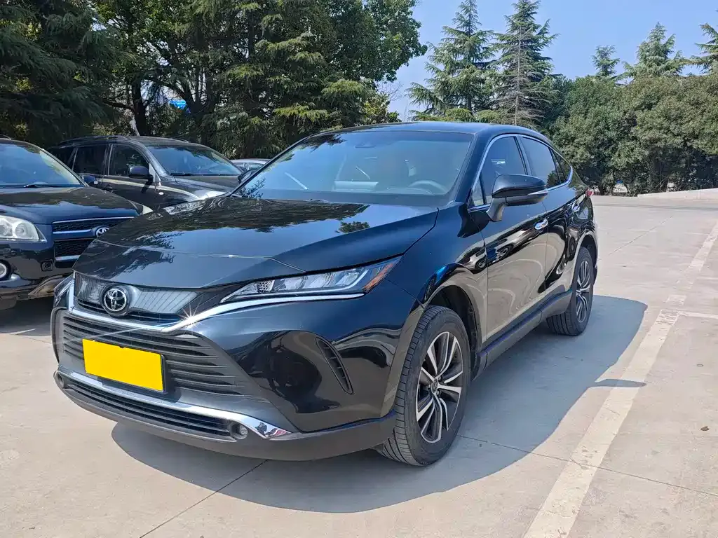 Toyota Harrier — фото 1