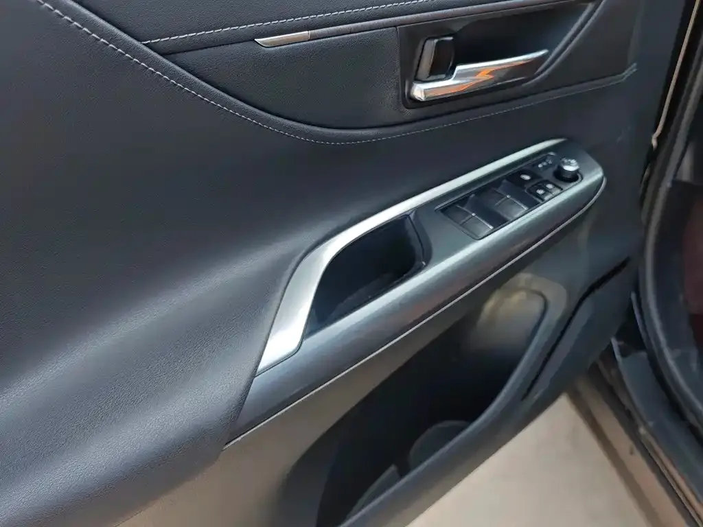 Toyota Harrier — фото 2