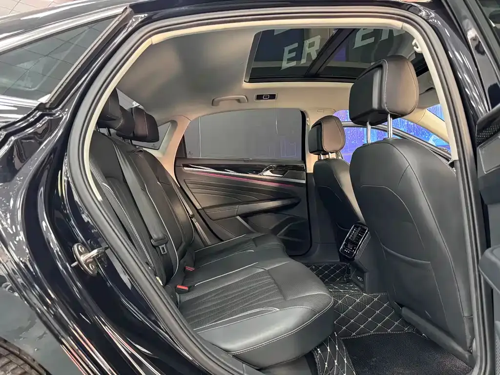 Volkswagen Passat — фото 9
