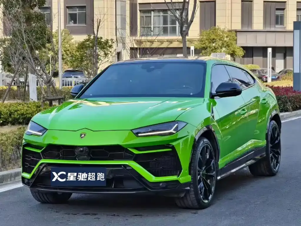 Lamborghini Urus — фото 1