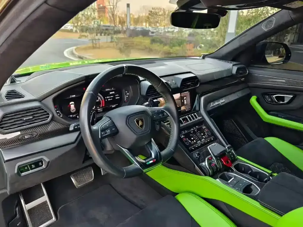 Lamborghini Urus — фото 7