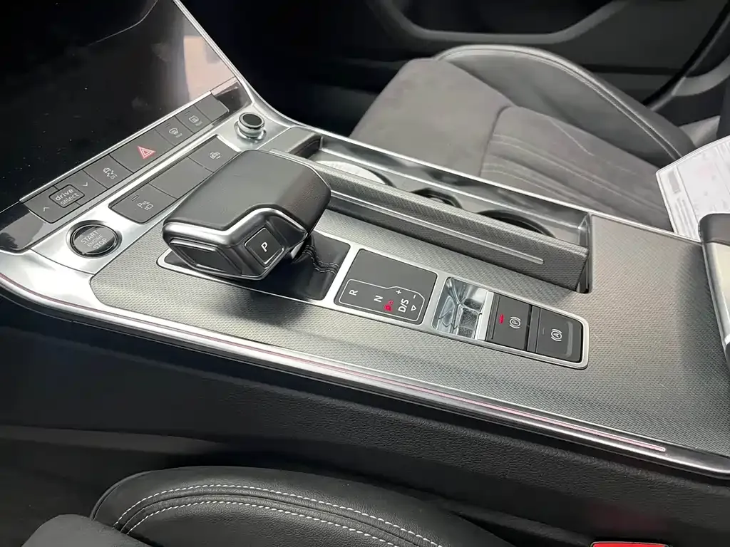 Audi A7L — фото 5