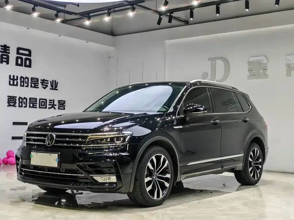 Volkswagen Tiguan L — фото 1