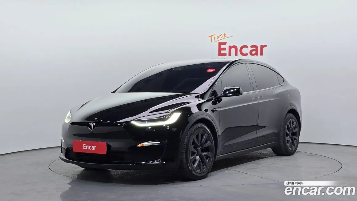 Tesla Model X — фото 1