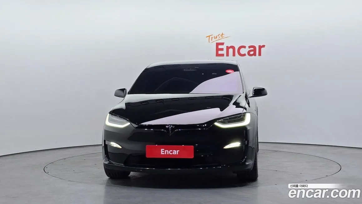 Tesla Model X — фото 10