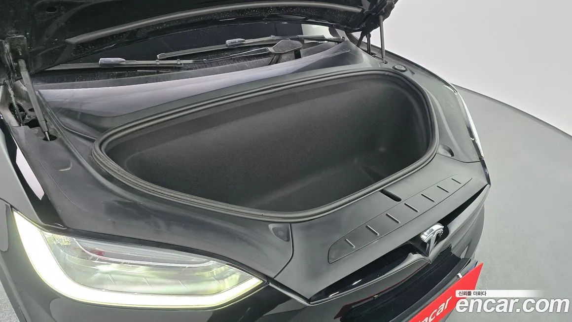 Tesla Model X — фото 8