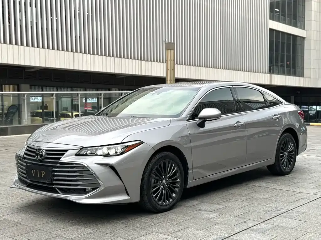 Toyota Avalon — фото 1