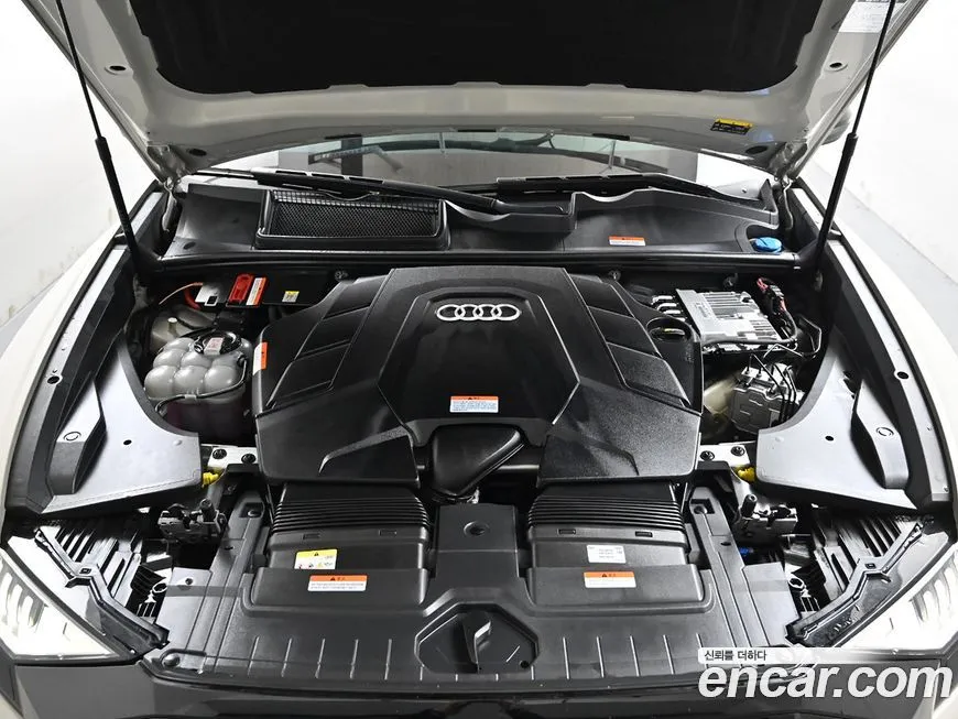 Audi Q8 — фото 10