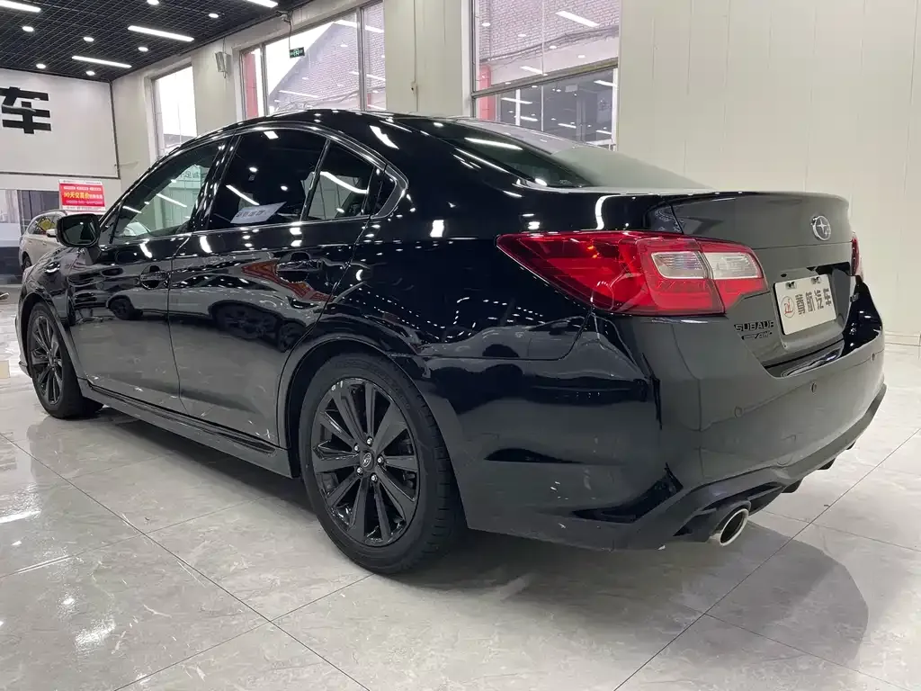 Subaru Legacy — фото 5