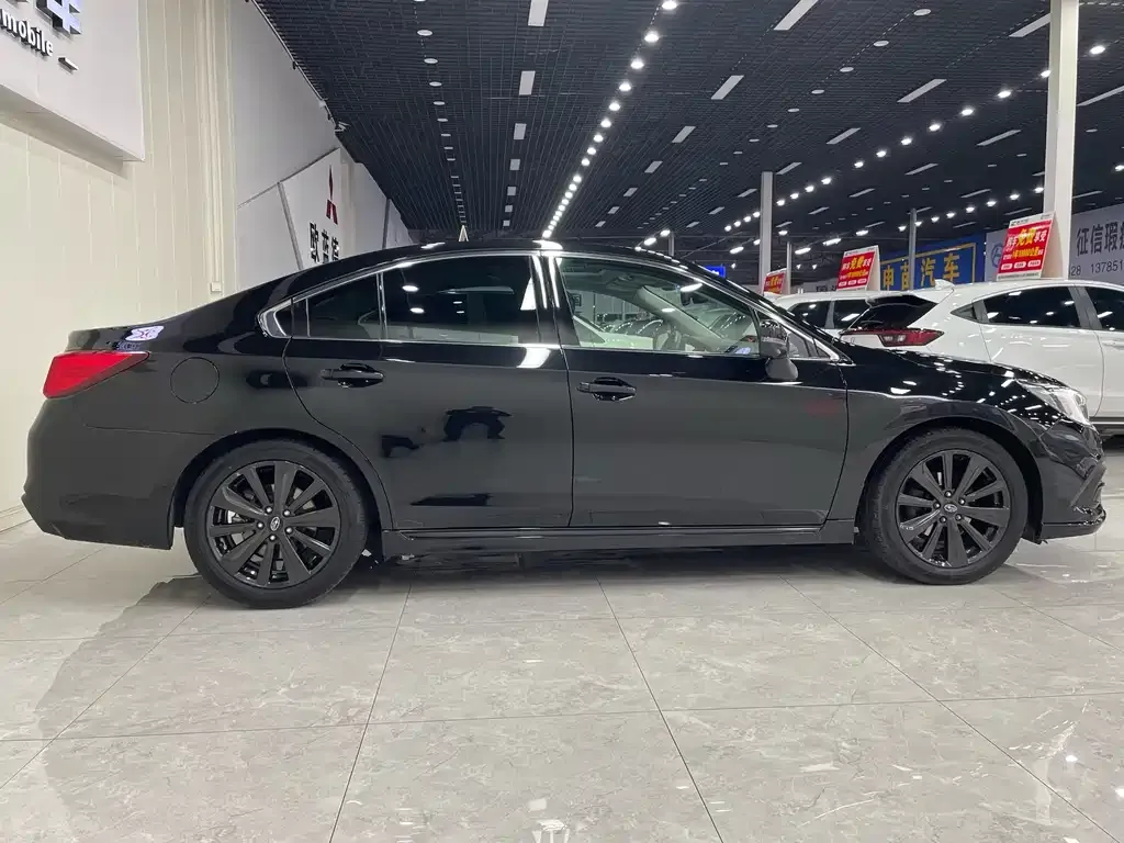 Subaru Legacy — фото 2