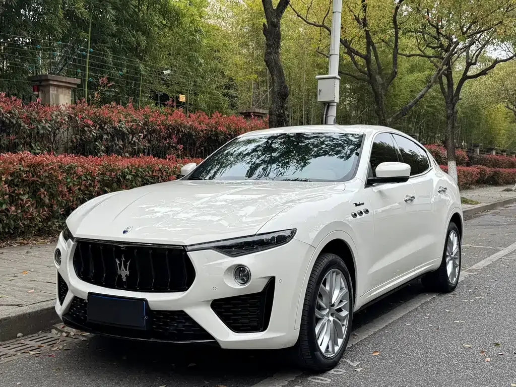 Maserati Levante — фото 1