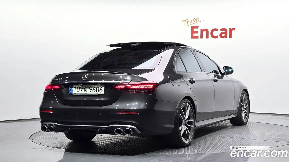 Mercedes-Benz E-Class — фото 10