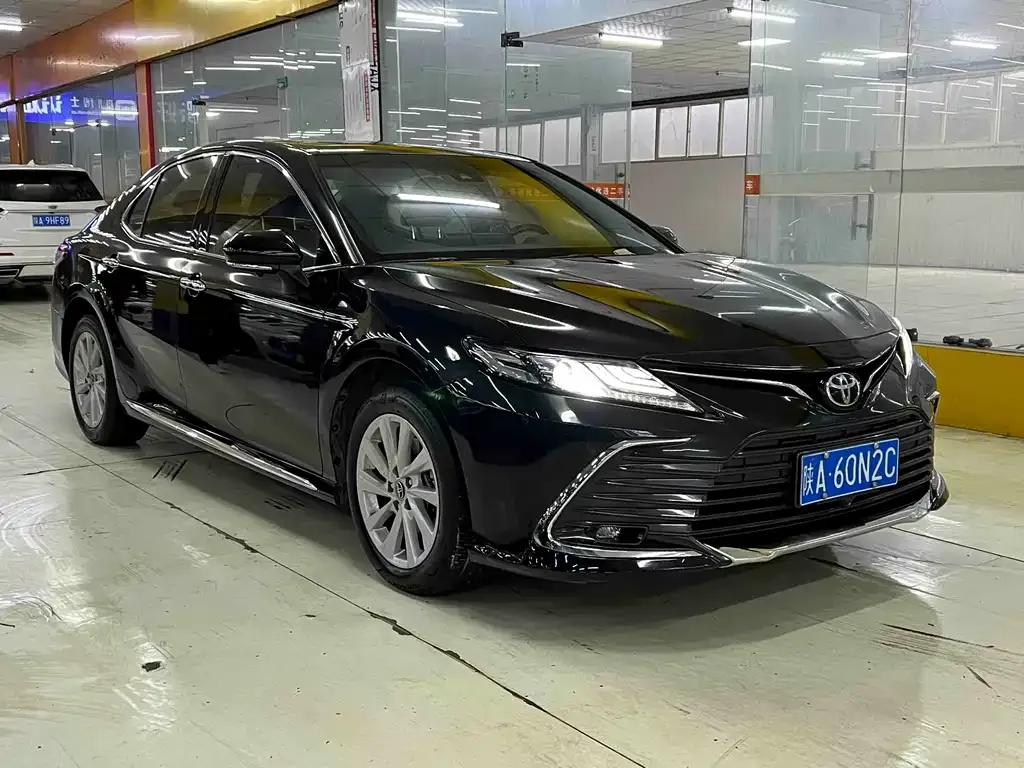 Toyota Camry — фото 6