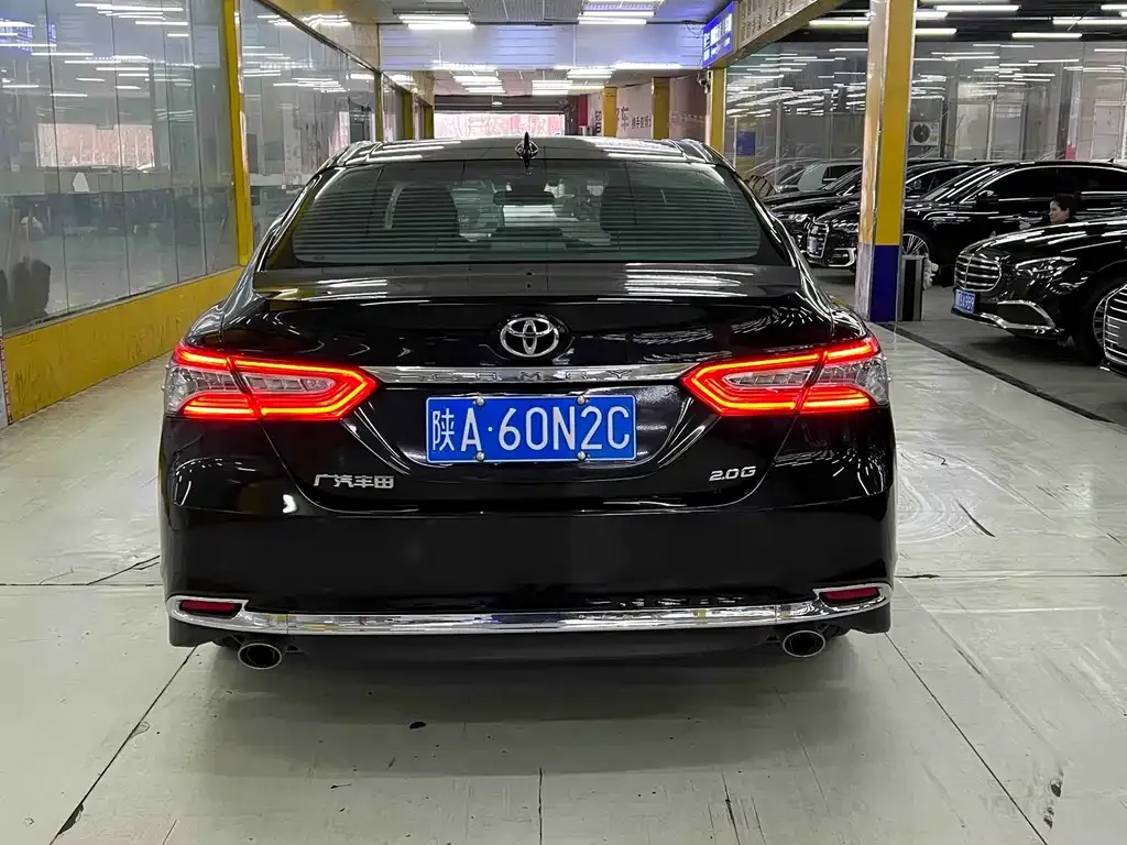 Toyota Camry — фото 8