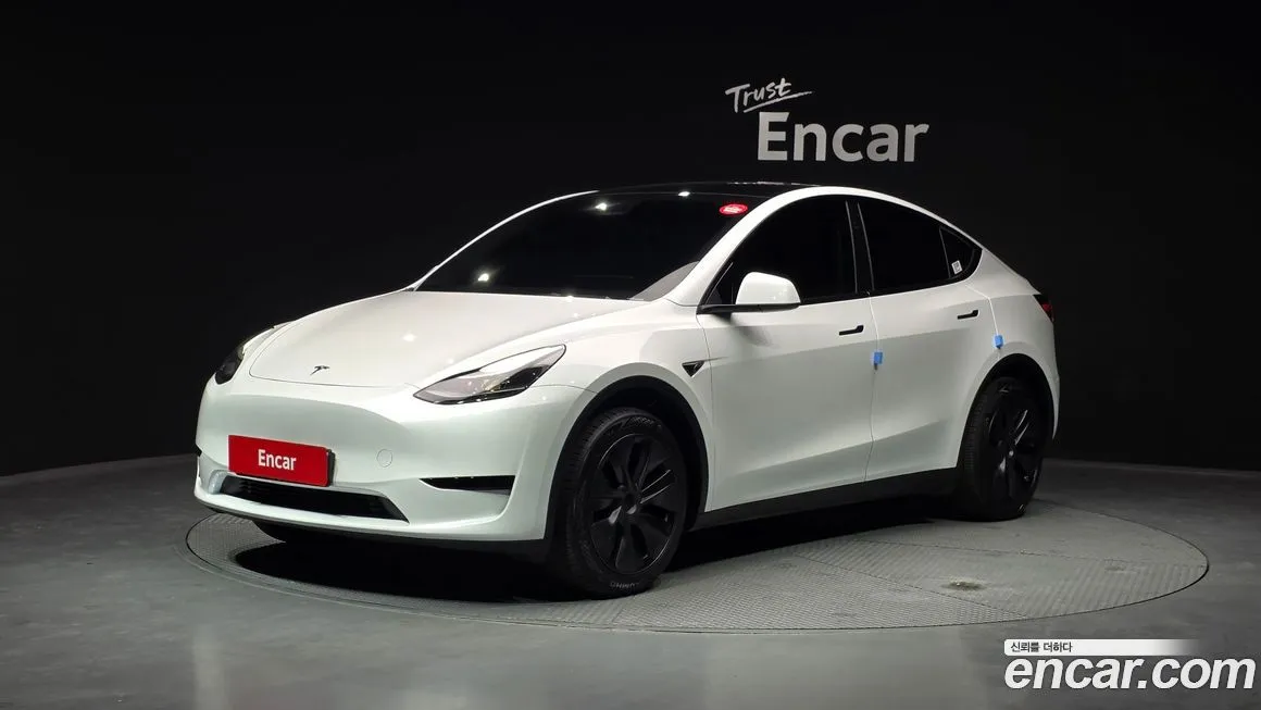 Tesla Model Y — фото 1