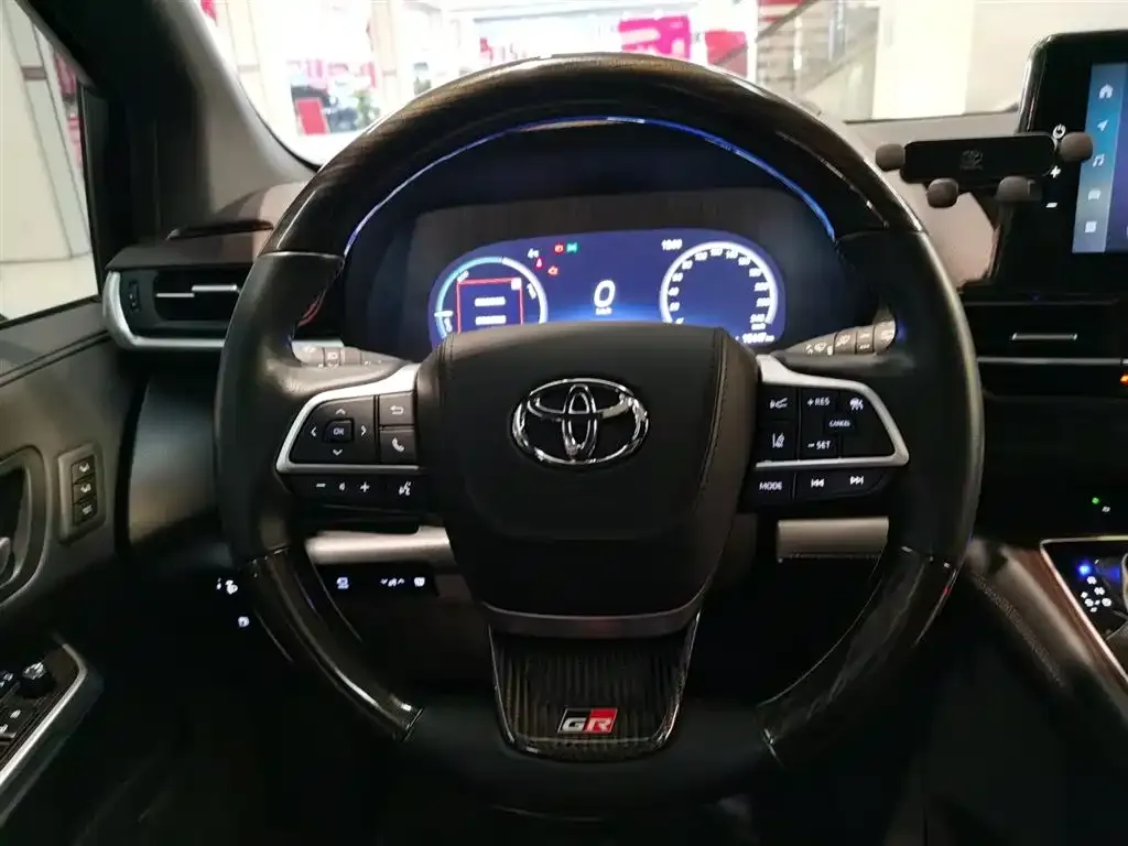 Toyota Granvia — фото 8