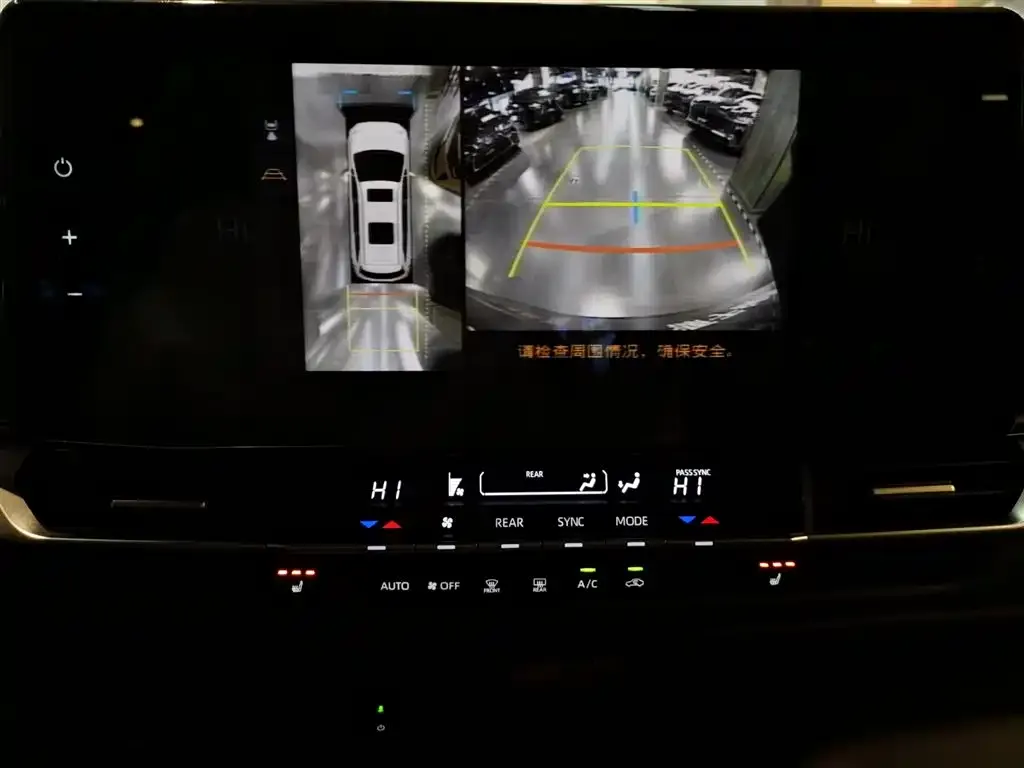 Toyota Granvia — фото 3