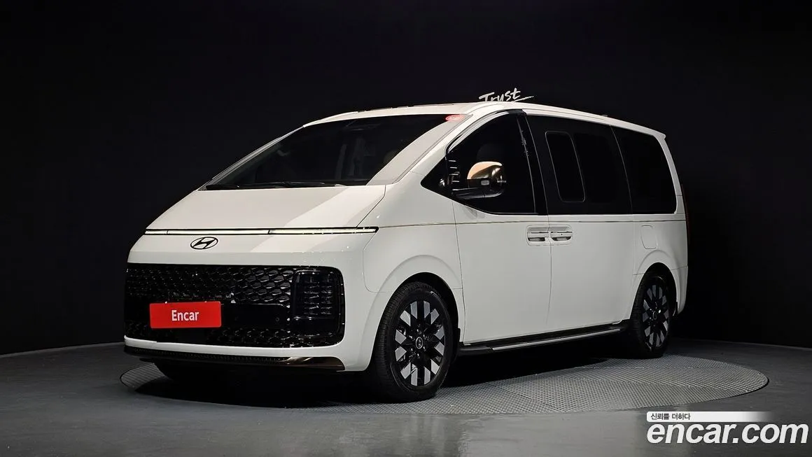Hyundai Staria — фото 1