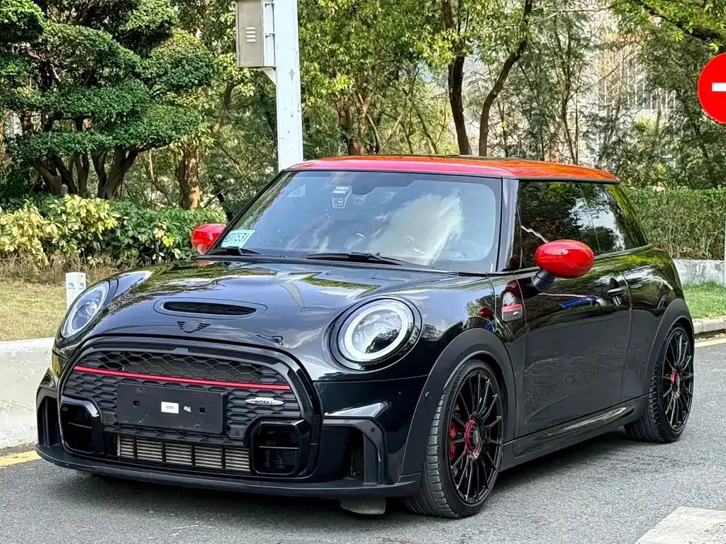 MINI JCW (John Cooper Works) — фото 1