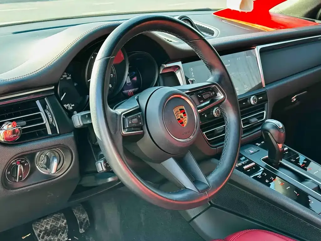 Porsche Macan — фото 10