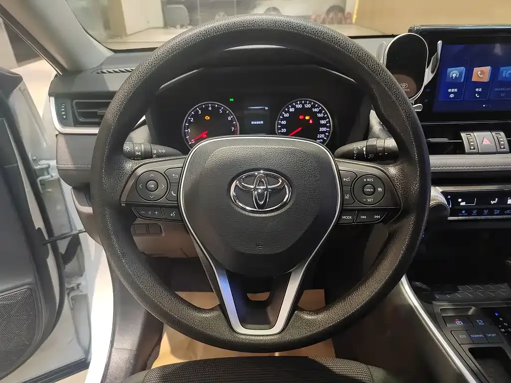 Toyota RAV4 — фото 10