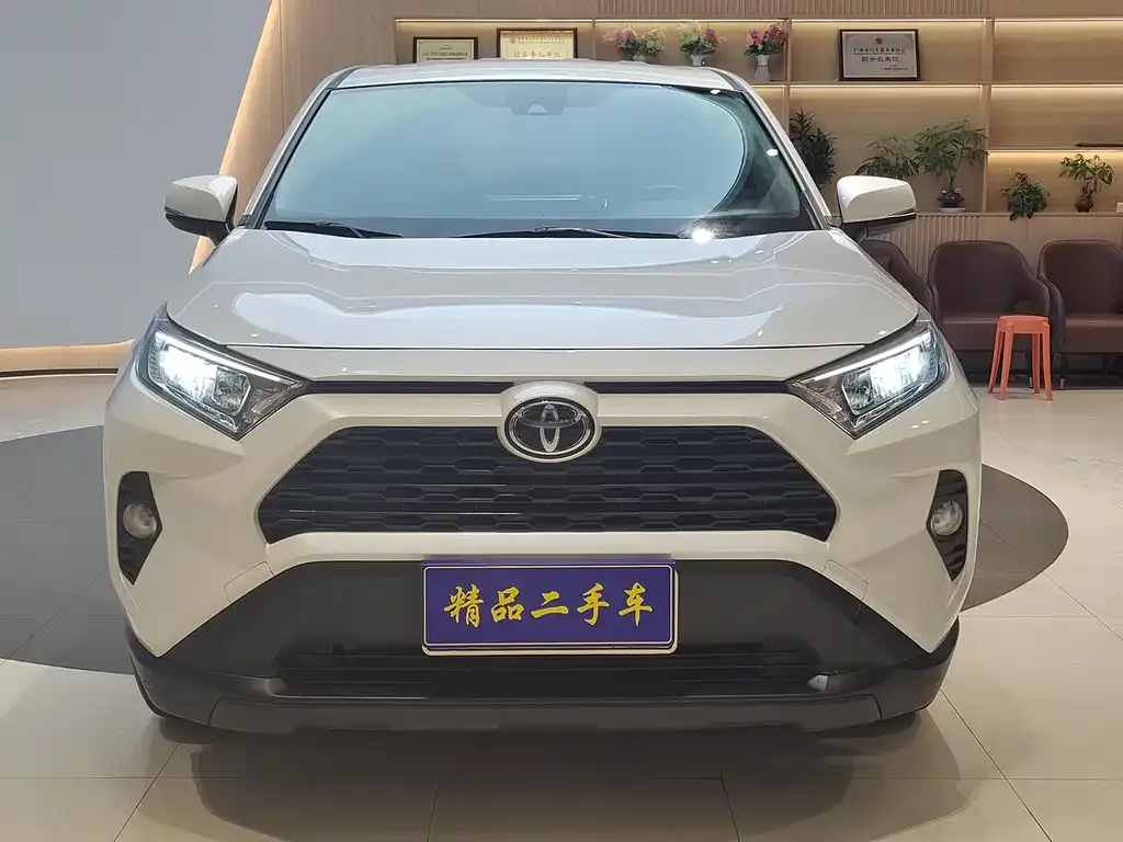 Toyota RAV4 — фото 9