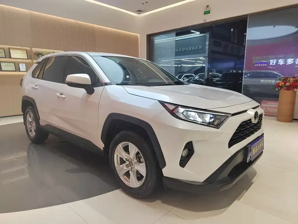 Toyota RAV4 — фото 2