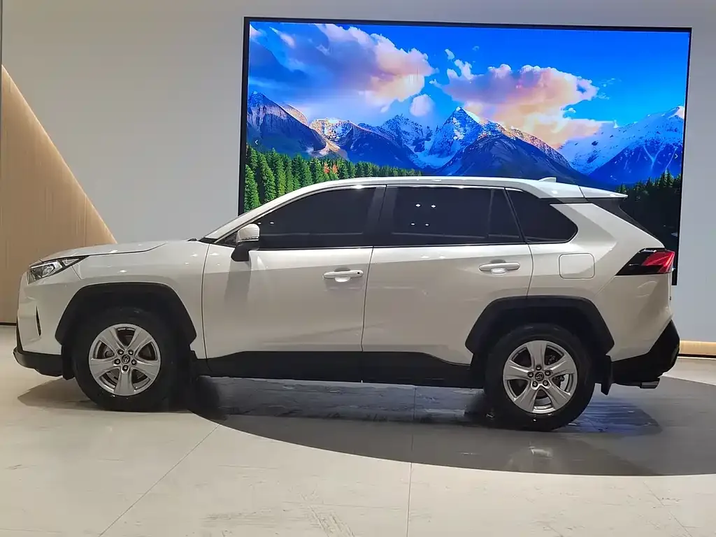 Toyota RAV4 — фото 3