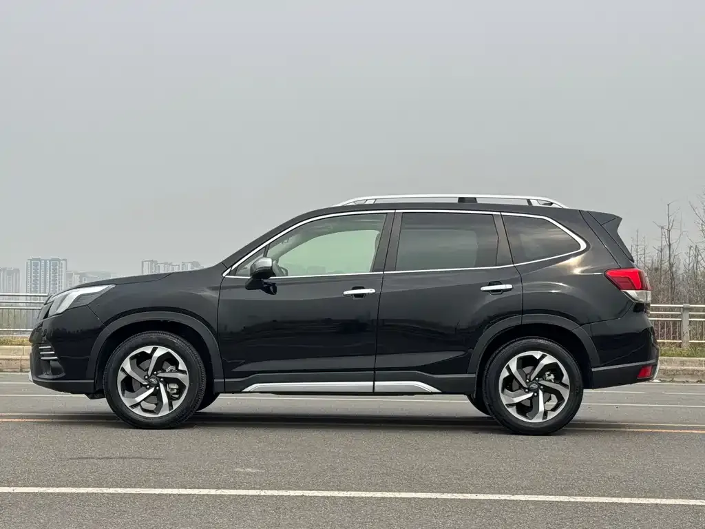 Subaru Forester — фото 4