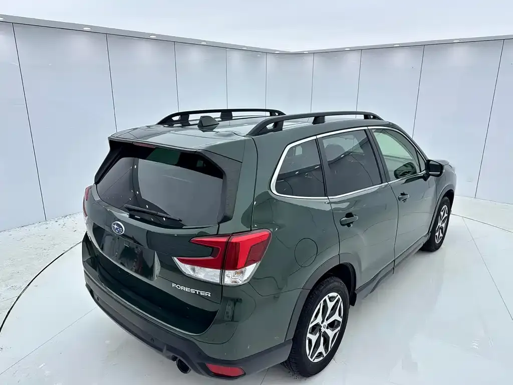 Subaru Forester — фото 10