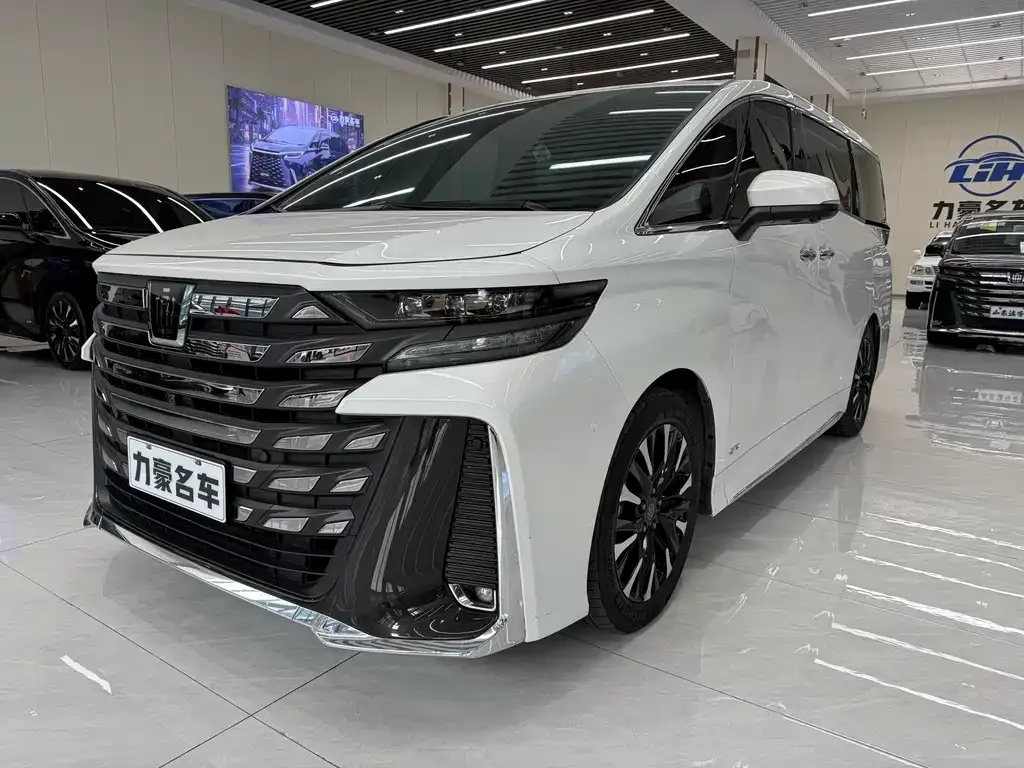 Toyota Vellfire — фото 1