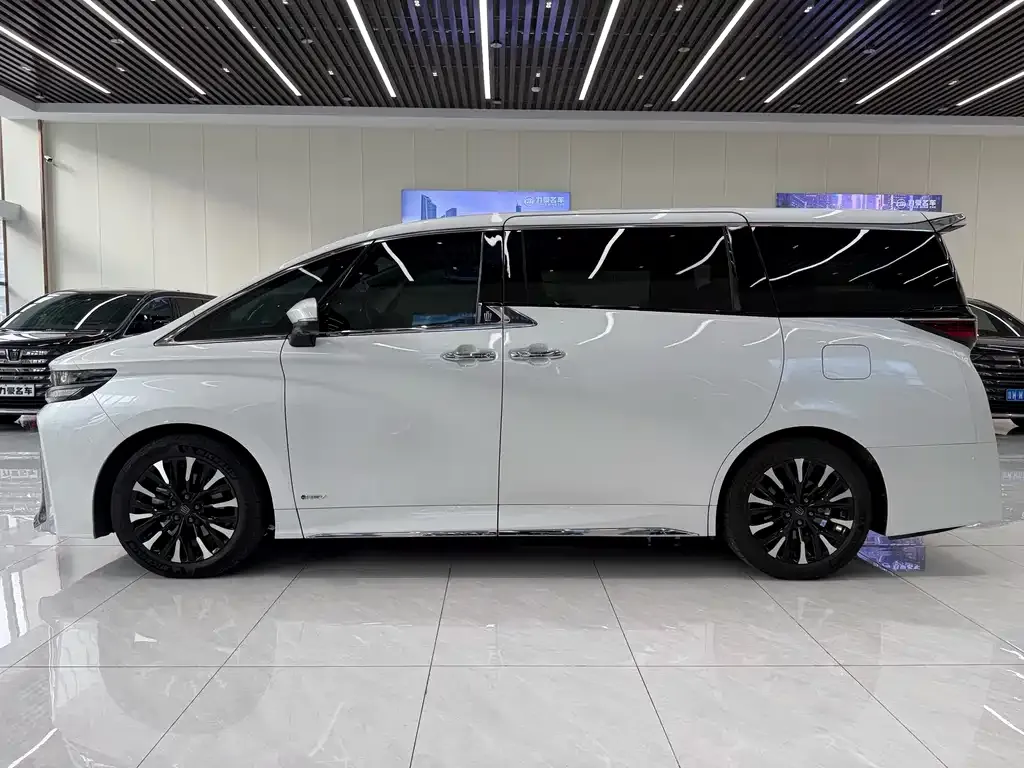 Toyota Vellfire — фото 7